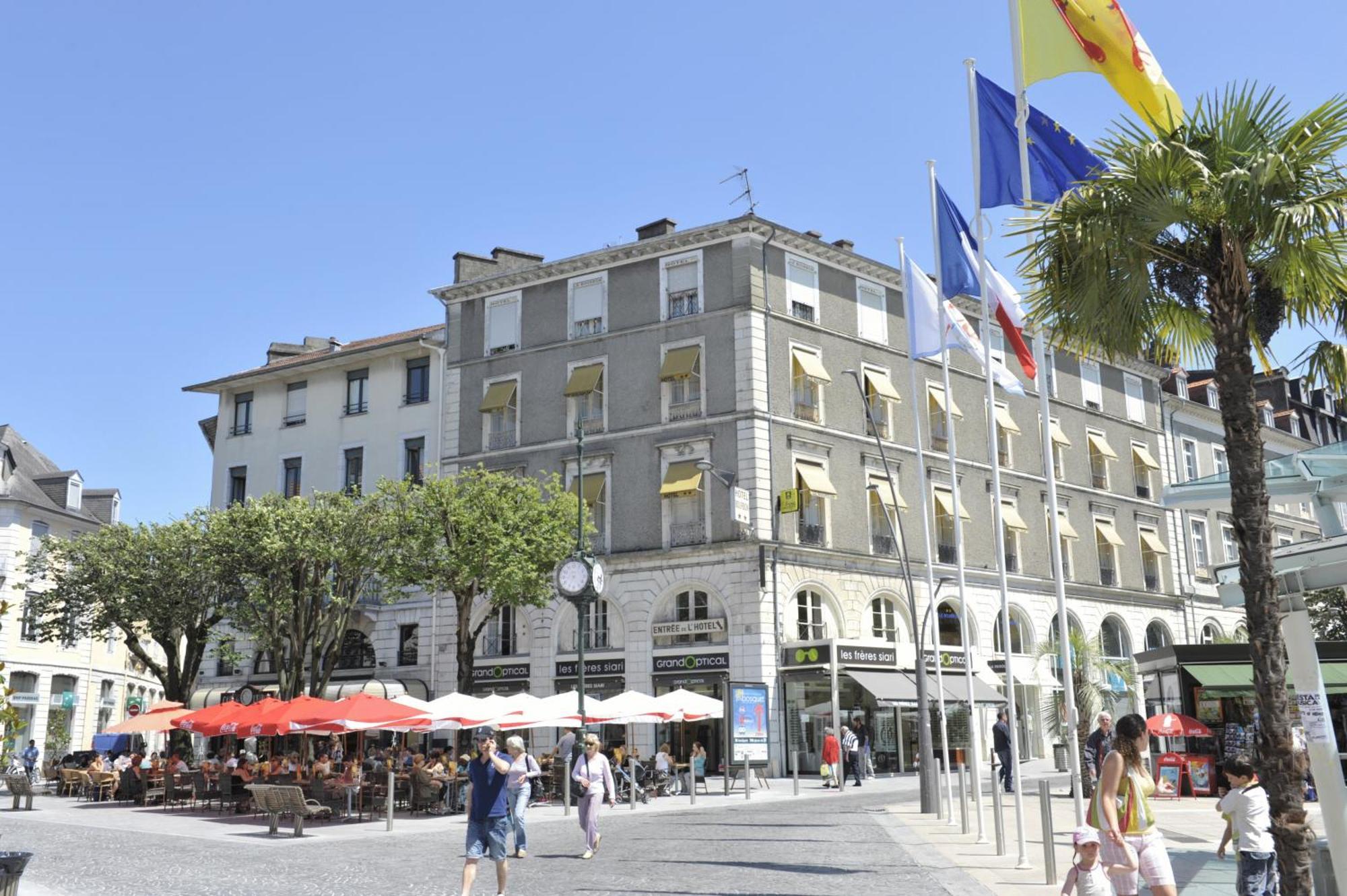 Hotel Le Bourbon Pau Centre Exterior photo