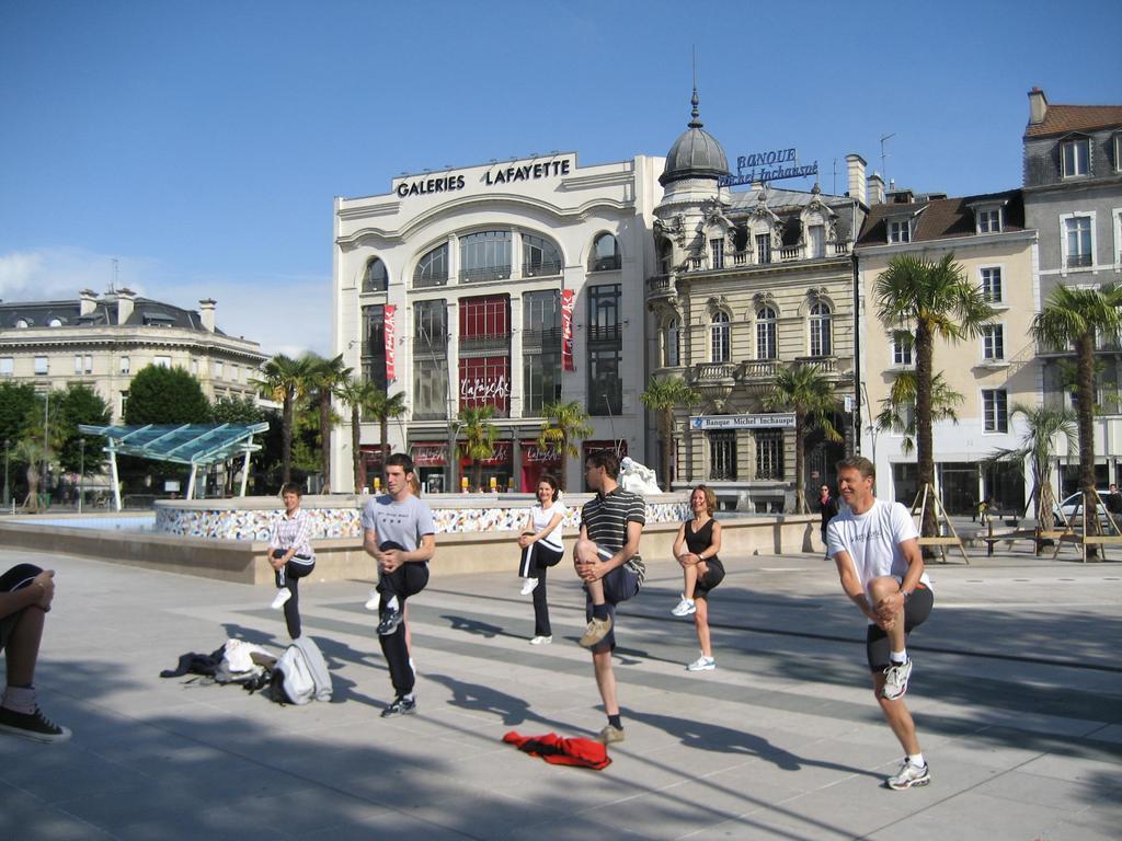 Hotel Le Bourbon Pau Centre Exterior photo